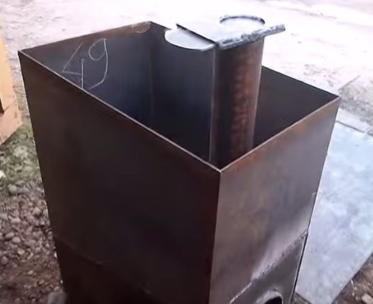 Rezervor de apă și coș de fum cu oblon