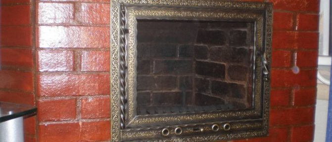 Paano magpinta ng isang pulang fireplace ng brick