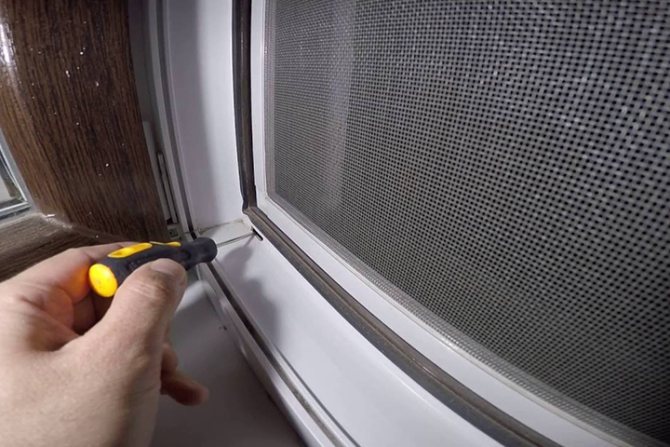 Curățarea sistemului de drenaj al ferestrei