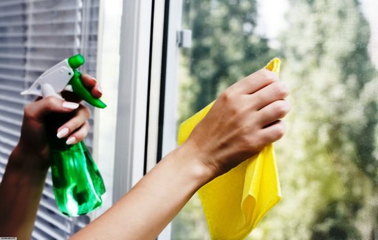 تنظيف النوافذ البلاستيكية والعناية بها