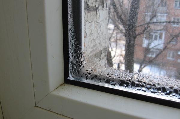 For at forhindre, at vinduerne sveder, skal de installeres af fagfolk.