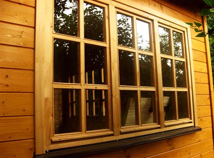 نوافذ خشبية للشرفة
