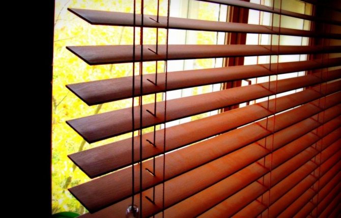 Mga blinds na gawa sa kahoy na DIY