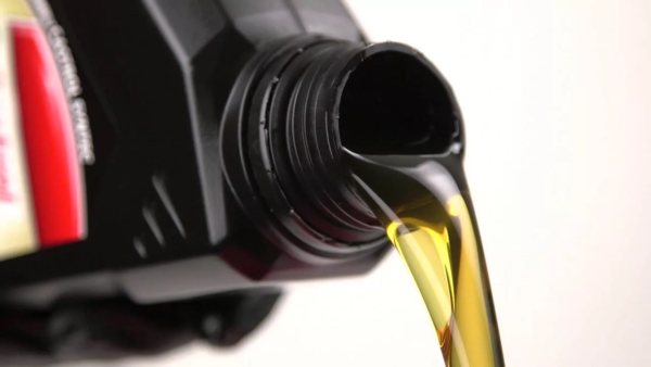 Uleiul pentru mașini poate fi utilizat pentru lubrifiere