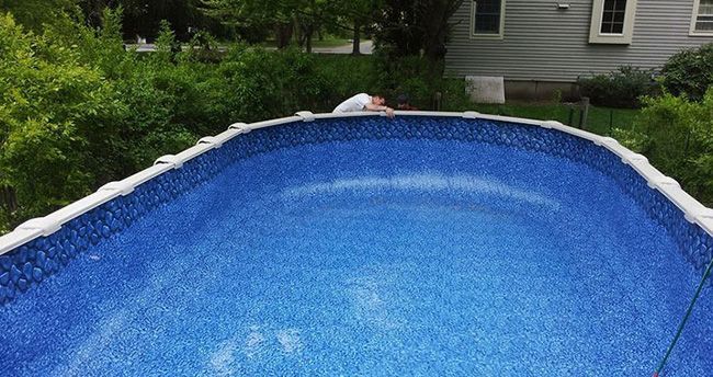 Hvis poolen er udenfor, er det nødvendigt at foretage indvendig vandtætning og ekstern