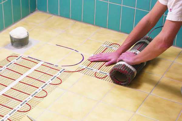 Dacă podeaua veche este plană, covorașele de încălzire prin pardoseală pot fi așezate direct deasupra.