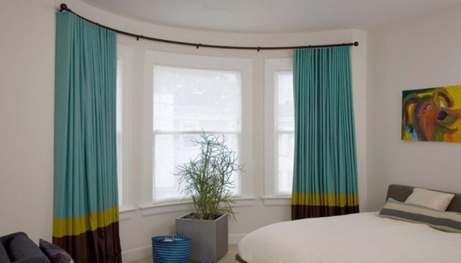 Foto nummer 17: Design af gardinstænger til gardiner: muligheder for forskellige indvendige stilarter
