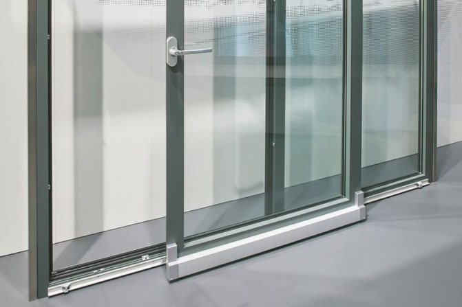 Foto: Ușile și ferestrele glisante înclinabile Roto Patio Alversa cu mânere ergonomice și funcții de ventilație satisfac cererea pentru confortul ferestrelor moderne *