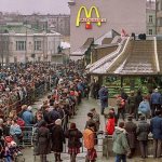 Foto: den første McDonalds i Rusland forårsagede en vanvittig opstandelse