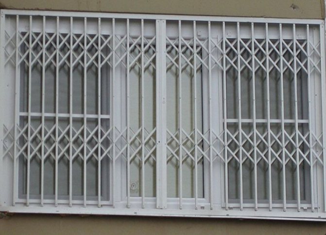 الصورة: صر على النافذة - عندما يكون المنزل مثل السجن ، نافذة ضد السرقة