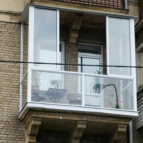 French glazing ng balkonahe