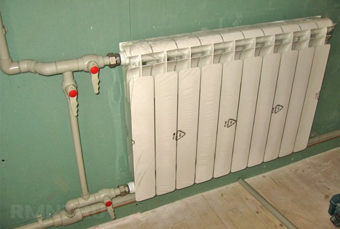 Fitinguri pentru un radiator din fontă