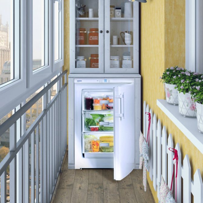 køleskab på altanen foto