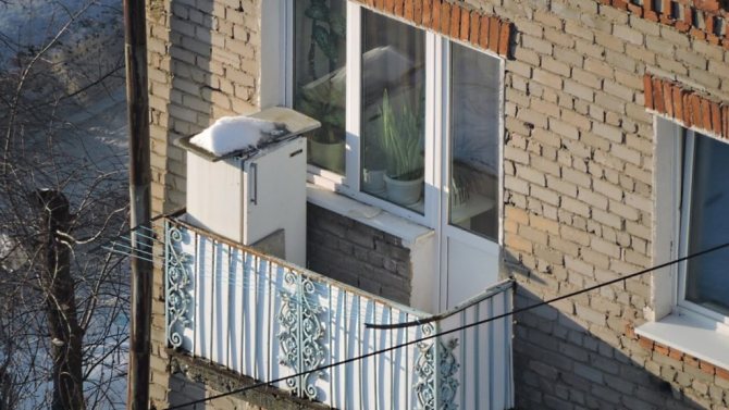 frigider pe balconul deschis
