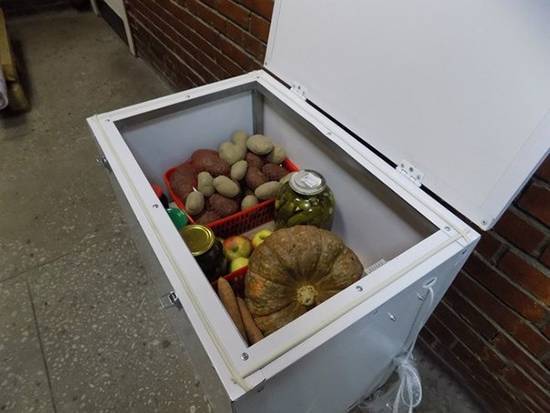 Sådan opbevares grøntsager på balkonen om vinteren: vi laver en termokasse med og uden opvarmning