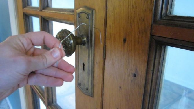 كيف تفتح الباب بدون مفتاح في المنزل بنفسك