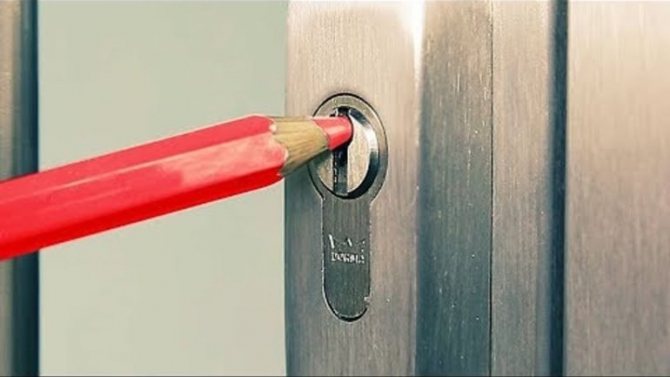 Sådan åbnes en dørlås uden nøgle