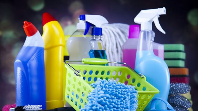 Sådan rengøres glasvarer korrekt: hvordan man vasker det for at skinne