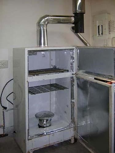 Jak si vyrobit horkou a studenou uzenou udírnu ze staré chladničky vlastními rukama: pokyny a funkce zařízení