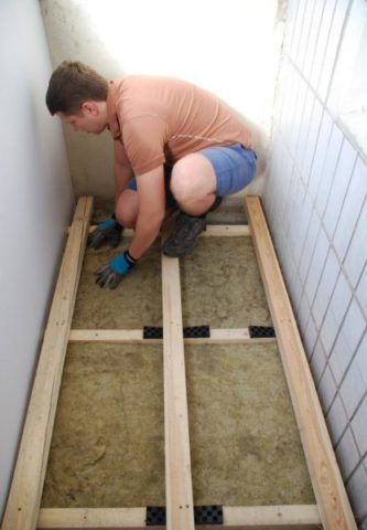 كيف تصنع قبوًا على الشرفة أو تحت لوجيا في الطابق الأول بيديك