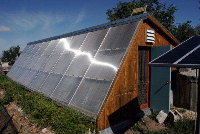 Hvordan man laver solvarme til et drivhus med egne hænder