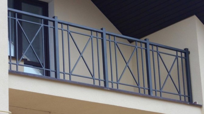 كيفية تثبيت درابزين الشرفة وأنواع الهياكل والمواد