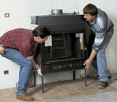 Paano mag-install ng kalan ng fireplace sa isang kahoy na bahay