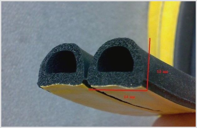 Paano pumili ng isang self-adhesive insulation para sa mga pintuan