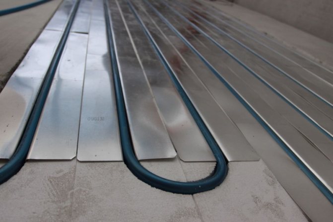 Sådan udvises luft fra et varmt vandbund: ekspertrådgivning