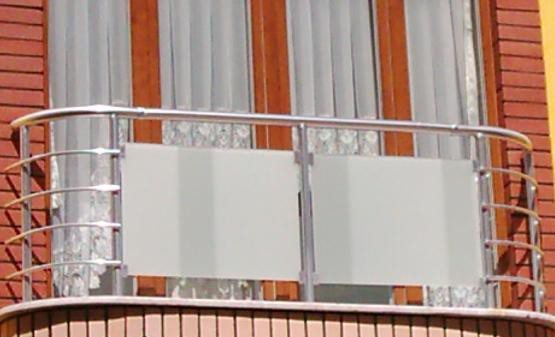 billede af et hegn i rustfrit stål