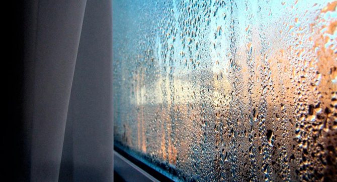 صورة الرطوبة داخل النوافذ
