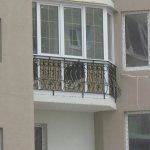 Balcon francez clasic cu balustradă din fier forjat