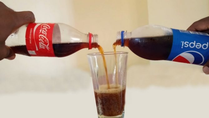 Coca-Cola og Pepsi-Cola kan bruges sammen ved rengøring af hætten