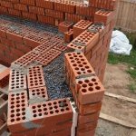 Maçonnerie de puits de murs en briques - technique d'arrangement