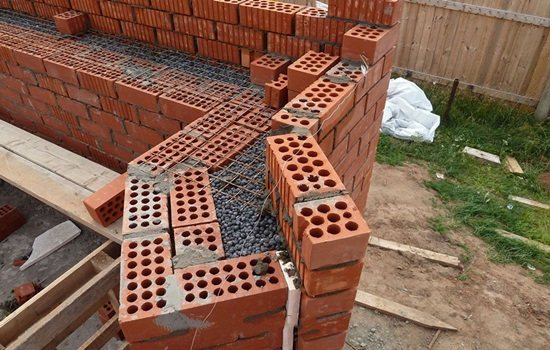 Nå murværk af murstensvægge - arrangementsteknik