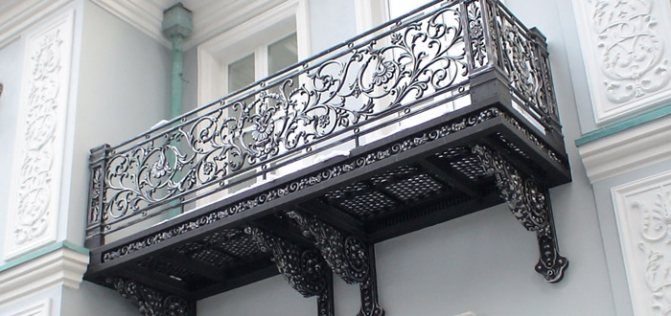 Balustrade frumoase de balcon din fontă