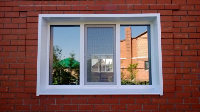 Pentes extérieures métalliques pour fenêtres en plastique et en bois