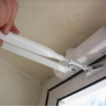Instalarea unui închizător de ușă pe ușile din PVC