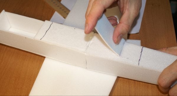 Posible bang idikit ang polystyrene foam sa polyurethane foam
