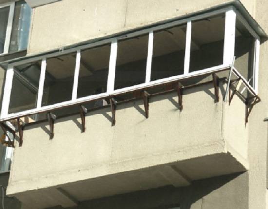 Cât de mare poate fi mărit un balcon fără permisiune