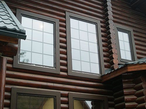 platbands på windows i et træhus