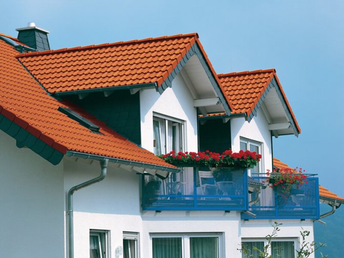 Șindrilele naturale sunt cel mai popular material de acoperiș din Europa