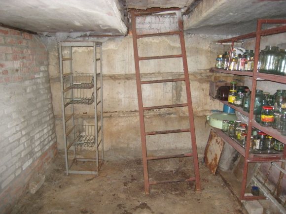 Arrangement af ventilationsåbninger i kælderen i en boligbygning ifølge SNiP