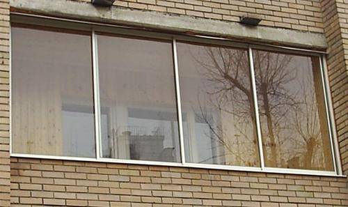 Vitrare de balcon cu profil din aluminiu Recenzii