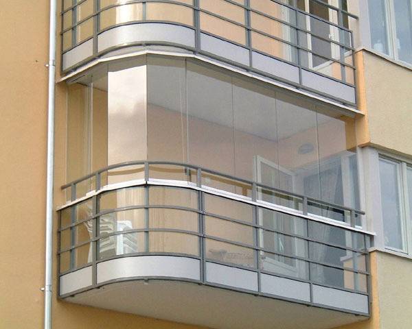 Ang glazing ng balkonahe na may Mga Review ng profile sa aluminyo