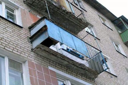 Parapet pe balcon
