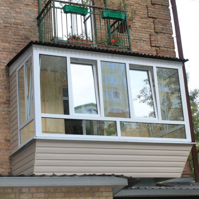 Window sill sa balkonahe - pagtatapos at pag-install ng isang window ng window ng PVC, kahoy, sulok