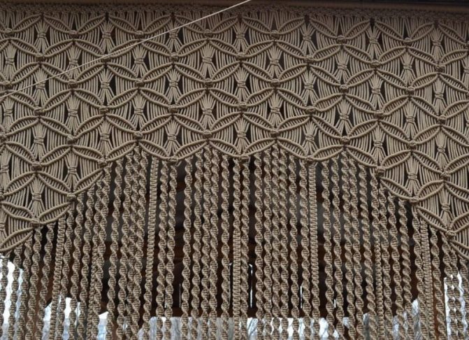 Et eksempel på et smukt mønster på et kurvtæppe