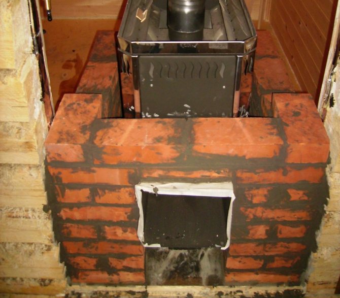 Un exemplu de căptușeală a cuptorului într-o baie Kipich