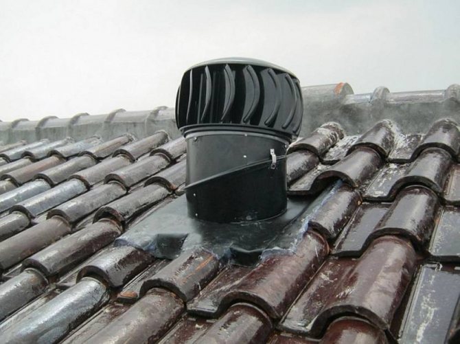 trecere de ventilație prin acoperișuri metalice